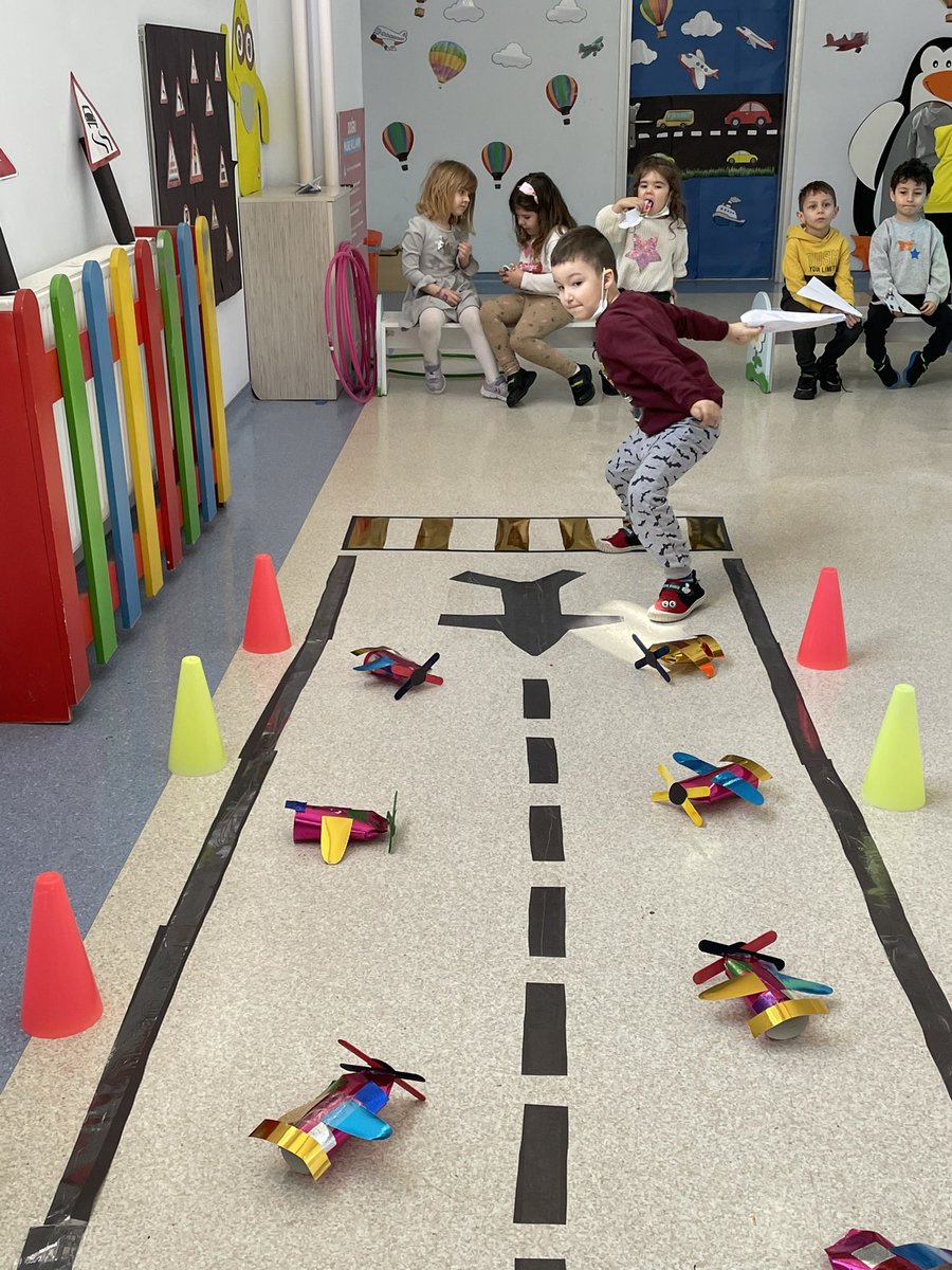 Sarı sınıf💛
Uçak pisti oyununda bilgiler öğrendi oluşturdukları uçaklarını piste yerleştirdiler 
<a href="/omerfarukozer/">ömer faruk özer</a> <a href="/isilkumyol/">Işıl Kumyol</a> <a href="/corlubk/">BK Çorlu Kampüsü</a>