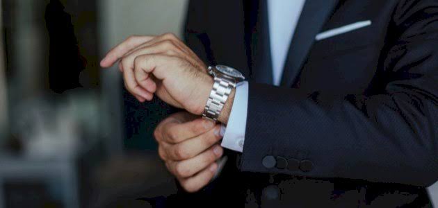 قال ابن القيم رحمه الله : 

« من أدام التسبيح انفرجت أساريره ومَنْ أدامَ الحمدَ تتابعت عليه الخيراتُ ومَنْ أدامَ الاستغفارَ فُتِحَت له المغاليق .»

أسبوع موفق♡