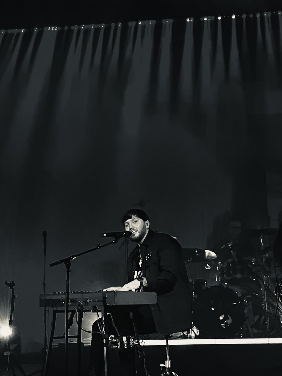 amybooth24's tweet photo. u cannot tell me that this isn’t the cutest pic i’ve ever taken of @JamesArthur23 his smile 🥲🤍 https://t.co/8DPiq8jlO0
