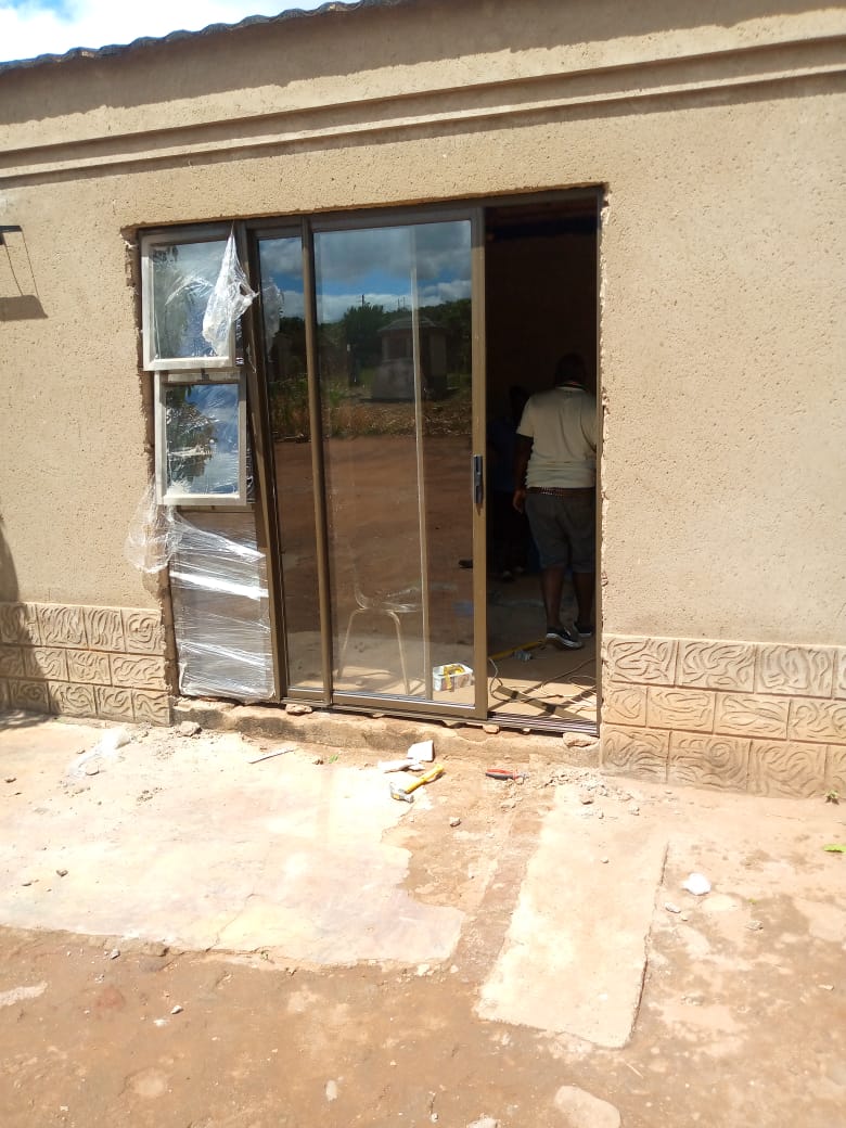 Isaac64640372's tweet photo. Fully install kwala dingamanzi. If u want to turn ur house into a beautiful home I'm your guy. I do this @any colour, ur design at the size u looking for .contact me 
Mathevulaisaac08@gmail.com whatsapp=0814648128. https://t.co/ypUdGHRM0y