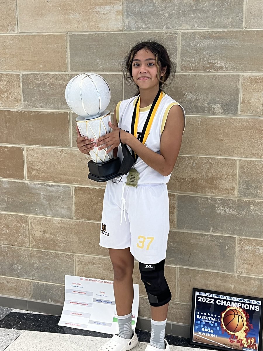 luciolewis4's tweet photo. This is my daughter Chozen Lewis and I’m a proud dad not because she’s a winner but because of the effort she puts in for results to happen… #GirlDad #unitythunder @2021Dmv @Ballislife @CapitolHoops #coachdaughter https://t.co/KaQaFRtTkl