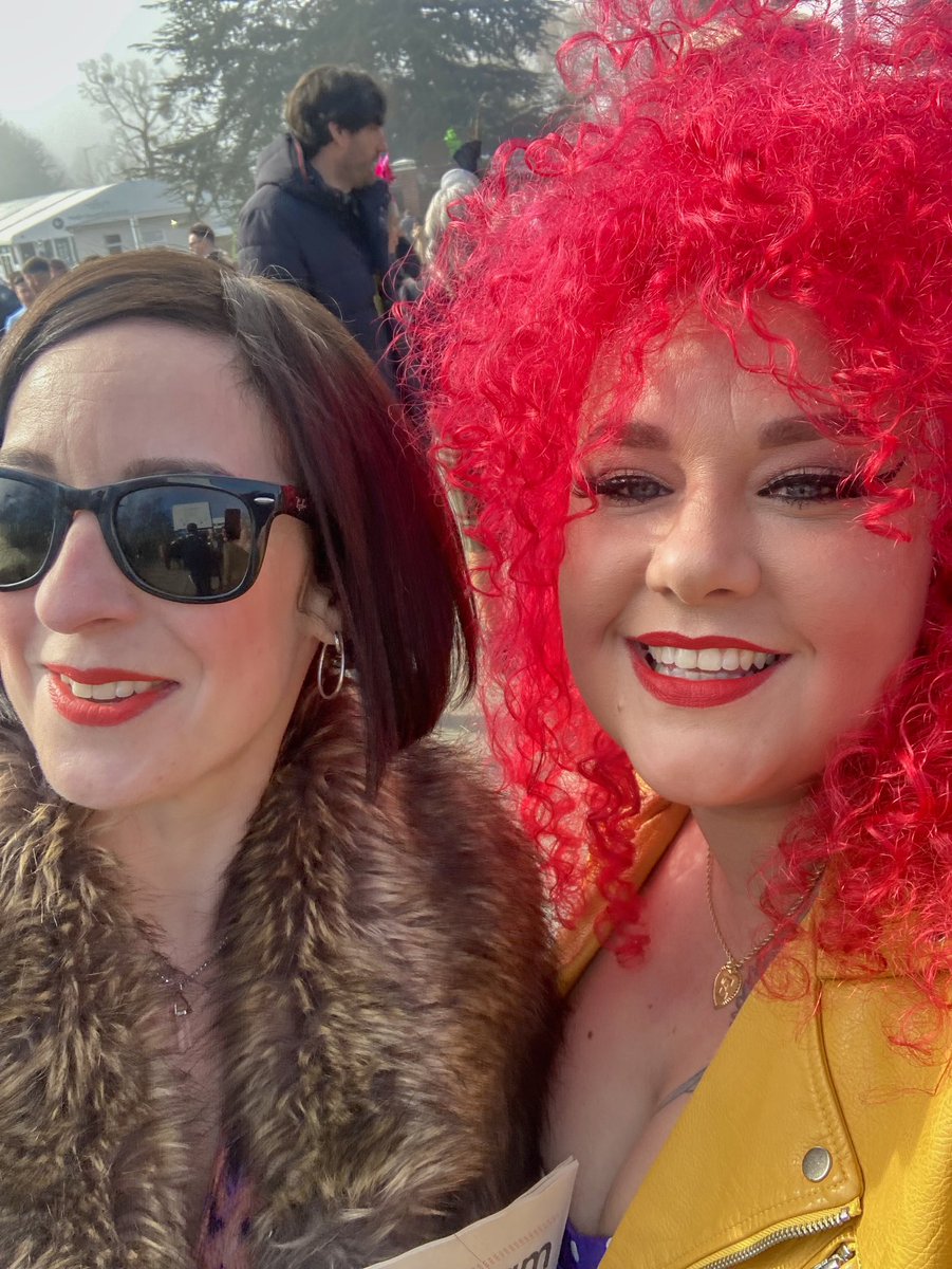 MonroseEmma's tweet photo. Gold cup day @TheJockeyClub @FinePet #CheltenhamFestival2022 https://t.co/uerU8xwwNn