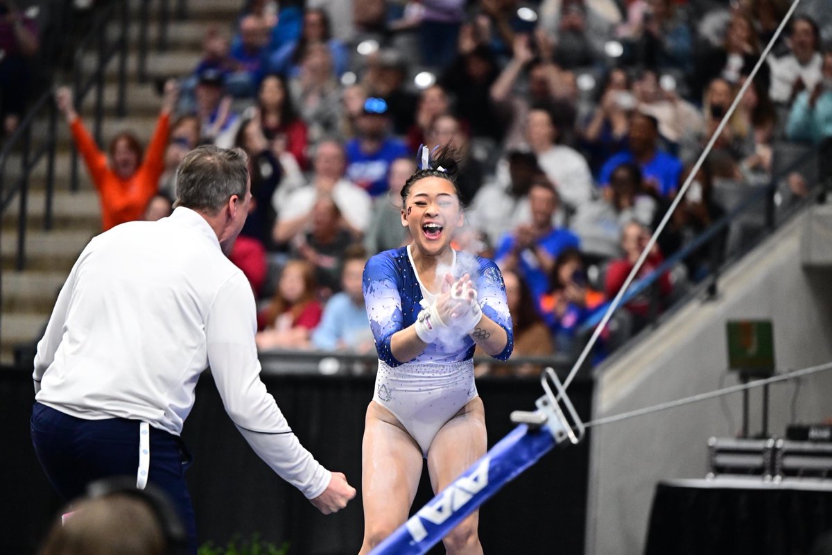 gvldenolympian's tweet photo. 𝐰𝐡𝐞𝐧 𝐲𝐨𝐮 𝐠𝐞𝐭 𝐭𝐡𝐞 𝐨𝐧𝐥𝐲 𝐩𝐞𝐫𝐟𝐞𝐜𝐭 𝐭𝐞𝐧 𝐨𝐟 𝐭𝐡𝐞 𝐦𝐞𝐞𝐭! https://t.co/1hoLNEFxoT