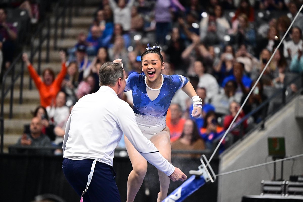 gvldenolympian's tweet photo. 𝐰𝐡𝐞𝐧 𝐲𝐨𝐮 𝐠𝐞𝐭 𝐭𝐡𝐞 𝐨𝐧𝐥𝐲 𝐩𝐞𝐫𝐟𝐞𝐜𝐭 𝐭𝐞𝐧 𝐨𝐟 𝐭𝐡𝐞 𝐦𝐞𝐞𝐭! https://t.co/1hoLNEFxoT