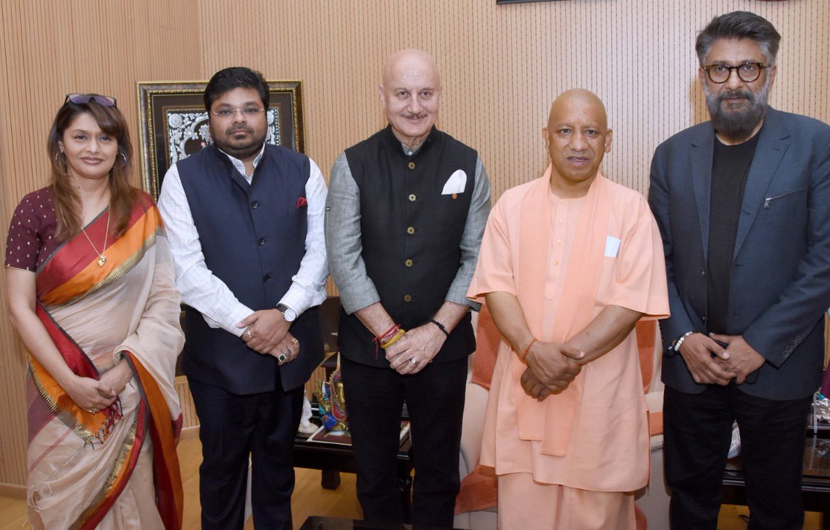 AnupamPKher's tweet photo. लखनऊ में मुख्यमंत्री आदरणीय @myogiadityanath जी से उनके निवासस्थान पर मुलाक़ात हुई। #TheKashmirFiles टीम ने उन्हें प्रदेश में हमारी फ़िल्म को टैक्स फ़्री करने के लिए धन्यवाद दिया।उन्होंने फ़िल्म के सच्चे प्रदर्शन की सराहना की! धन्यवाद! जय हो! 🙏 @vivekagnihotri @NandiGuptaBJP https://t.co/tdVIqx0Rre