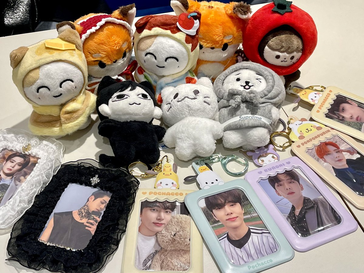 iamyourwinter_'s tweet photo. 와글와글 인형 모임 🤍🤍🤍🤍🤍🤍
 ㄴ 그냥 케이팝 강령술 아니에요?
@jamwon77 @whenkhiscute @pseudotbe https://t.co/ifRiRCaYHn