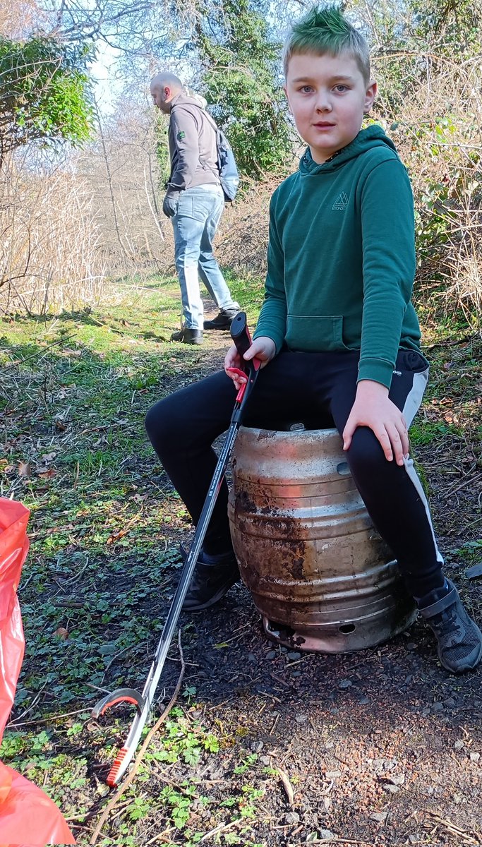 CalderFriends's tweet photo. We loved kicking off the #SpringCleanScotland campaign today! Particularly proud of our #Blantyre kids who saved #litter going into the river. Well done, team #calder! #UpstreamBattle @CleanUpScotland @highblantyreps1 https://t.co/ntItw1i2sP