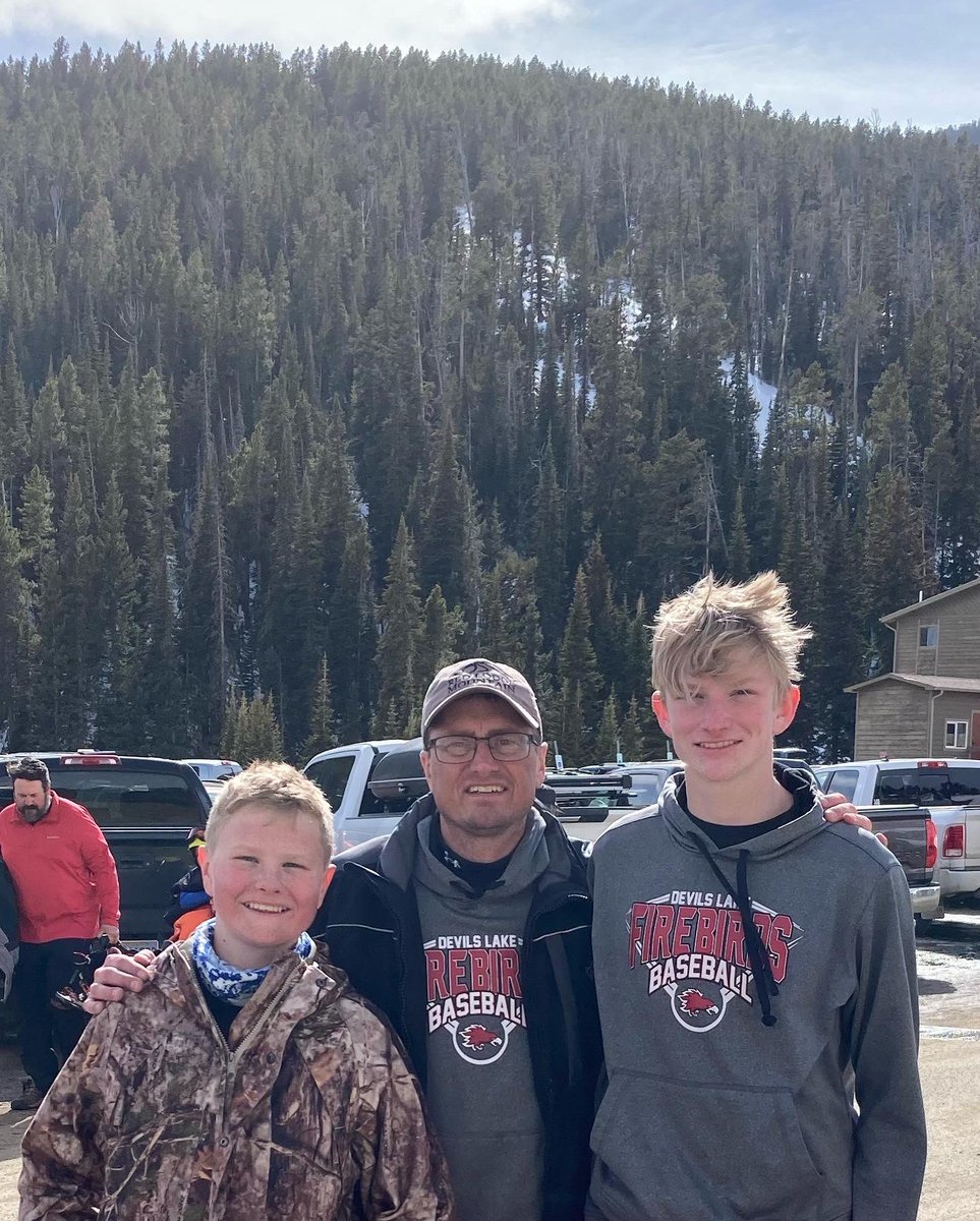 DD4consulting's tweet photo. 4 days of skiing. Time to go home. #redlodge #skiing #dadsons #montana https://t.co/QV950phBYq