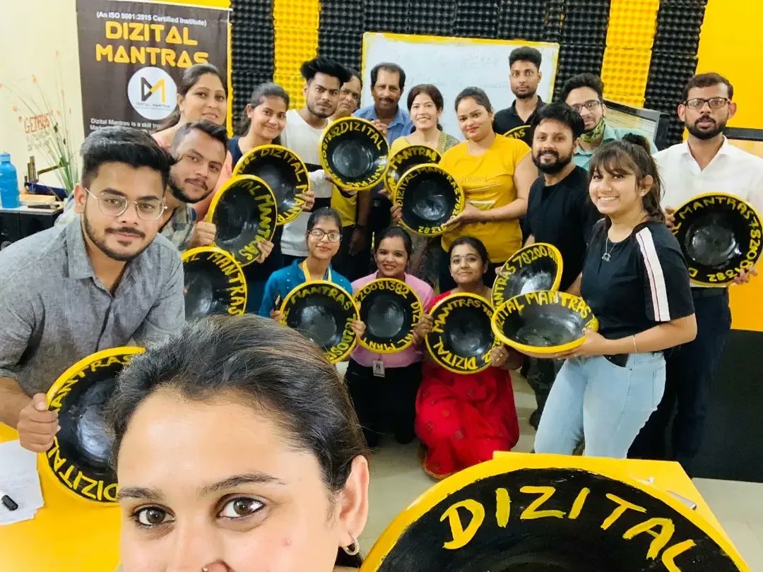 DizitalM's tweet photo. It's all about World Sparrow Day......
We celebrated World Sparrow day with real time project initiation!

शुरुआत हमारी, सहयोग आपका।

#savethebirds #birdsmatter #dizitalmantras #clubmission #ngo #birds #skillindiamission #skillinstitute #skillindia #positivity #spreadlove https://t.co/CJVr1QfjQJ