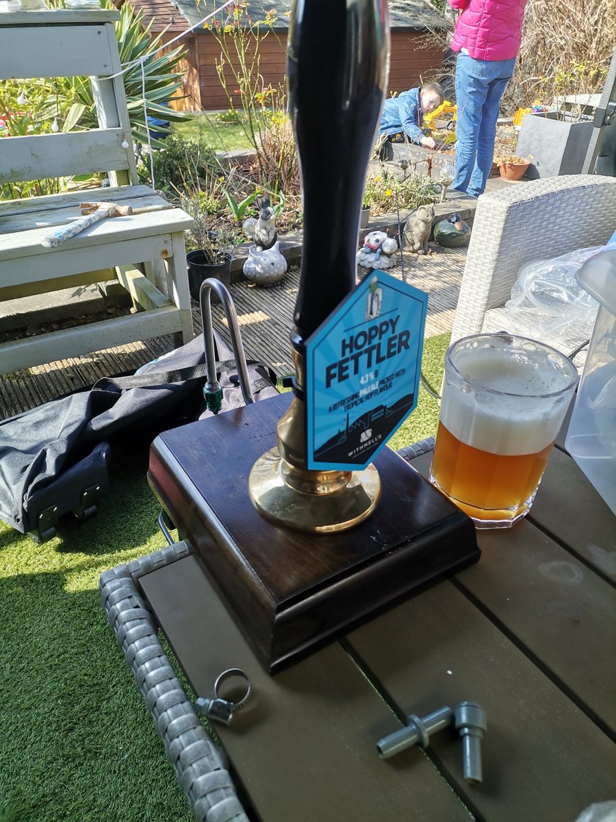 TubsKegs's tweet photo. Sound. I can connect to 5litre kegs @WithnellsBrewCo bit of fettling and it works. Brilliant #hoppyfettler https://t.co/COi42KwY2I