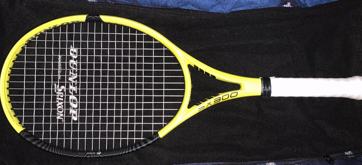 Kuk1107sym206's tweet photo. My New gear
ということで、DUNLOPさんのSX300を2本買いました！

セッティングとしては
EXPLOSIVE TOUR/53lbs
TOUR XT18/53lbs
で感覚的に好きな方をロールで買う予定です。
早くテニスがしたい！

#DUNLOPTENNIS #SPINGENERATIONS #sx300 
#EXPLOSIVETOUR #TOURXT18 https://t.co/Skl8x5UWNT