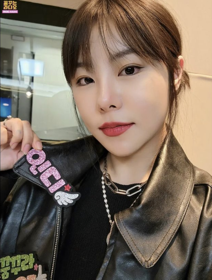 moo_NLG's tweet photo. 最後一首選得真好😭😭😭
希望以後還可以常看到人D
還沒聽過的快去聽爆
連結: https://t.co/INUitNnhdg
🧡 YOU DID WELL DJ WHEEIN
💜 #ThankYouInD
#WHEEIN #휘인 #フィイン #丁輝人 https://t.co/ArlWNJBKwG