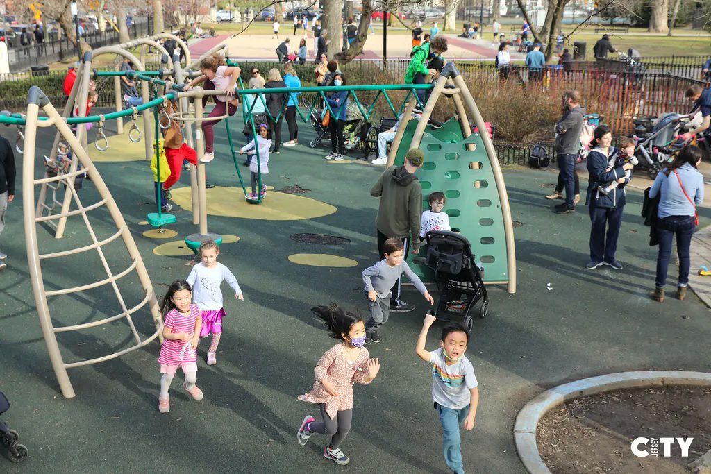 Another weekend, another opportunity to be thankful. Spring has officially sprung. Have fun and keep it kind, #JerseyCity. 🌻🌳☀️🌸