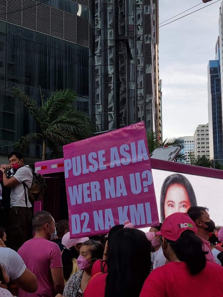 rowena_guanzon's tweet photo. My favorite placard in #Pasiglaban. https://t.co/BAFBtA0Uxh