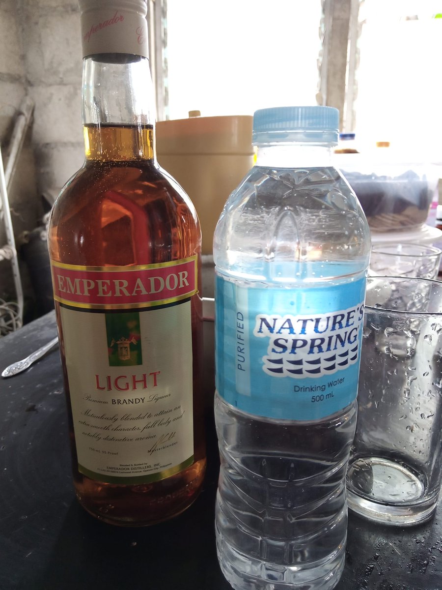 EmperadoraKasi's tweet photo. Empe + tubig na chaser. Ikaw din ba? https://t.co/RUlWRJNZ07