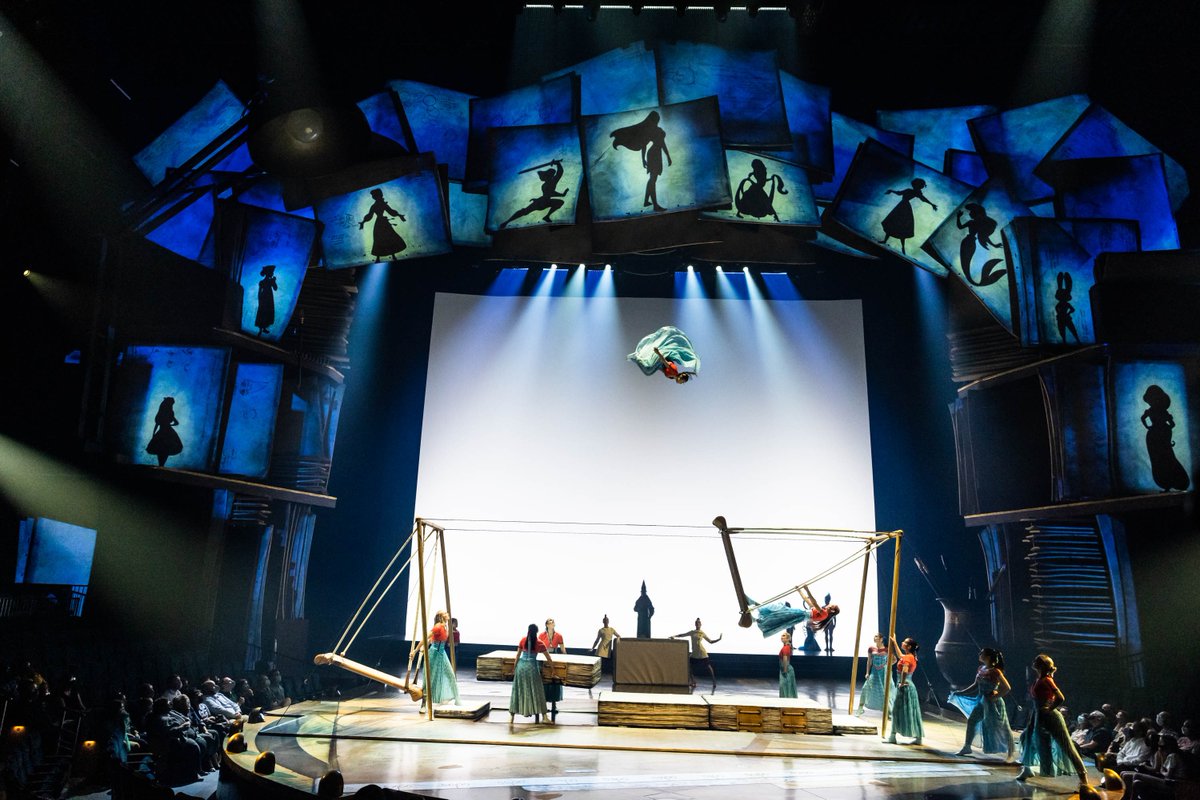Cirque's tweet image. 🎶Unbelievable sights, indescribable feelings, soaring, tumbling, freewheeling, through an endless diamond sky, a whole new world🎶 — Jasmine, @Disney's "Aladdin"​
Only at #DrawnToLife, at @DisneySprings!🎨🖌