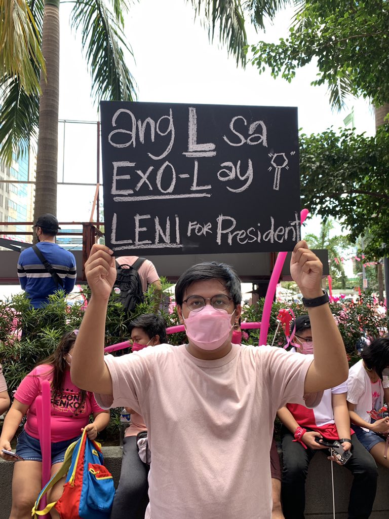 hi exo-ls if nakita niyo lang naman tong placard na to thats me!!