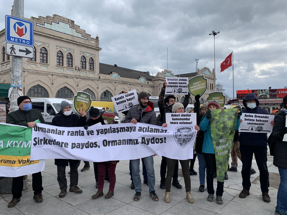 k2haber's tweet image. 📢 'Kanala, Talana, Betona Hayır!'

🍃📸 Ekoloji örgütleri, 21 Mart #DünyaOrmancılıkGünü için Kadıköy'de bir araya geldi.

#K2TV/@baris_tinay