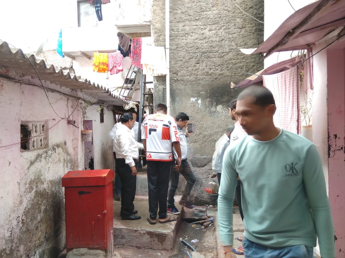 TamkingG's tweet photo. वॉर्ड89 मध्ये गावदेवी विभागात गल्ली व गटारे यांची पाहणी करून तक्रारीचे निवारण करण्यासाठी जनतेशी संपर्क साधला अनेक समस्या ऐकून घेताना भाजपा मुंबई उपाध्यक्ष,प्रभारी कालिना विधानसभा मा. अमरजित सिंह@amarjitsinghbjp @BJP4Mumbai @ShelarAshish @poonam_mahajan @BhatkhalkarA @NiteshNRane https://t.co/ER2pkhXTAh