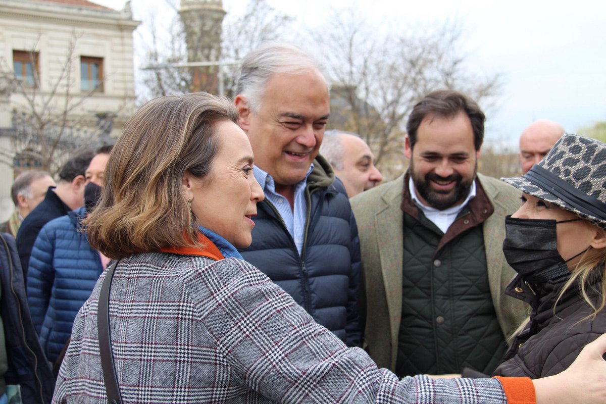 paconunez_'s tweet photo. 🚜 Los gobiernos socialistas están ahogando a nuestro campo.

Las políticas de Page y de Sánchez, en lugar de ayudar, perjudican aún más a la agricultura, a la ganadería, al mundo del toro o a los cazadores de nuestra tierra.

Hoy, en la manifestación @20mRural.
#JuntosPorElCampo https://t.co/35dD0j3CZn