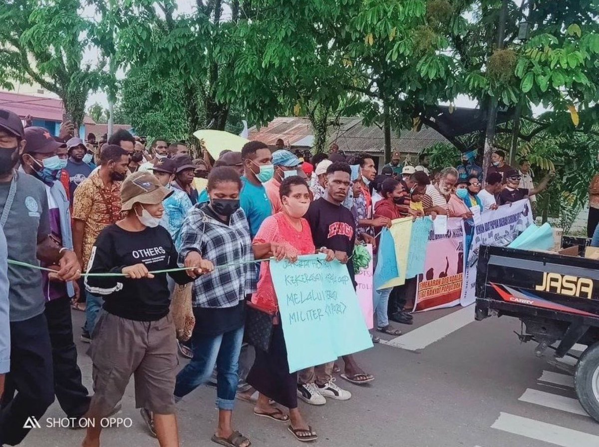 Tapol_UK's tweet photo. Huge protests took place last week against proposed #specialautonomy and creation of new provinces in #WestPapua.
Thread follows:
@jubidotcom @VictorcMambor @SuaraPapua @VeronicaKoman https://t.co/a93lFaiFwl