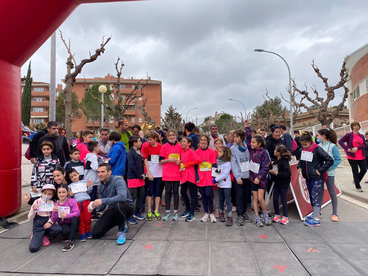 AjSesrovires's tweet photo. Gran èxit de la 3a cursa cursa solidària Corre en gran amb la participació de més de 900 corredors/res. Dedicada a la #síndromederett ha comptat amb la Berta que pateix aquesta malaltia. Està organitzada per #GambadersEvents i compta amb el suport @AjSesrovires i @SES_FC. https://t.co/03NQGFplNs