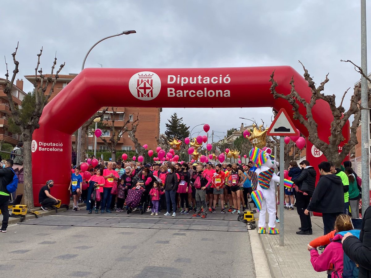 AjSesrovires's tweet photo. Gran èxit de la 3a cursa cursa solidària Corre en gran amb la participació de més de 900 corredors/res. Dedicada a la #síndromederett ha comptat amb la Berta que pateix aquesta malaltia. Està organitzada per #GambadersEvents i compta amb el suport @AjSesrovires i @SES_FC. https://t.co/03NQGFplNs