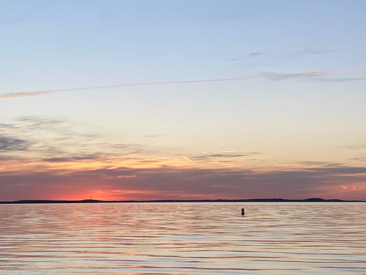 DownloadedLaw's tweet image. Sunrise #Fishing #Lake #RayRoberts