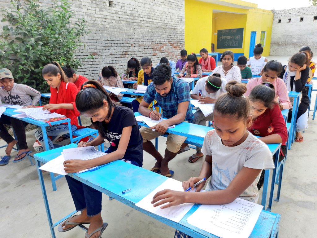 BansaLibrary's tweet photo. We organized '3rd General Knowledge Quiz Competition' at Library today. A total of 84 students from 13 villages across three groups took part. Competition was conducted through OMR answering system. Idea behind organizing these quizzes is to connect more students to the Library. https://t.co/RrlyBzpr2g
