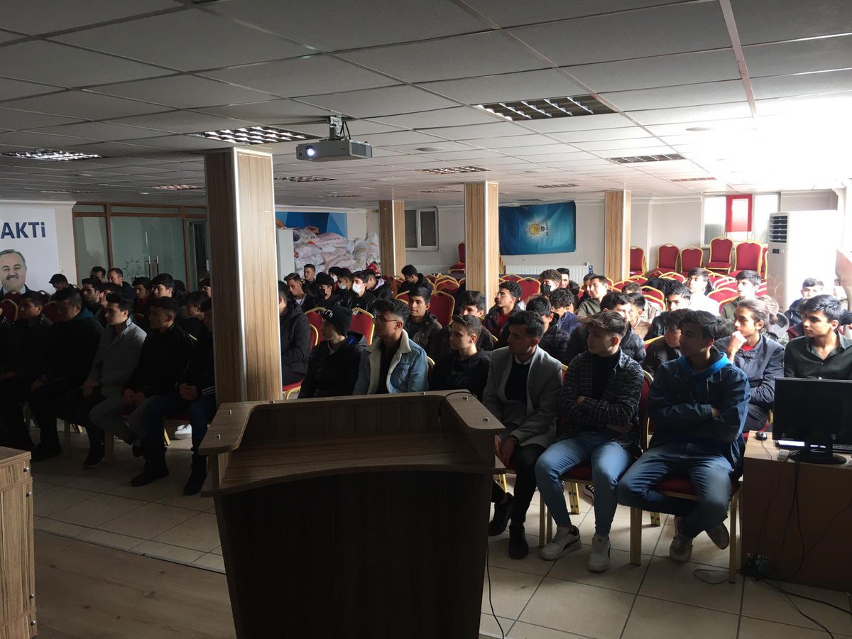 tkutluay64's tweet photo. 📍KARAMAN 

En genç yol arkadaşlarımız olan lise başkanlarımız ve liseli kardeşlerimizle bir araya geldik.
Kardeşlerimizin coşkusuna,heyecanına ortak olduk.
Ülkemizin her noktasında olduğu gibi Karaman’da da gençlerin mesajı net;

“Seninleyiz Erdoğan” 

Gümbür gümbür geliyoruz😎 https://t.co/s5z5fJsmRE
