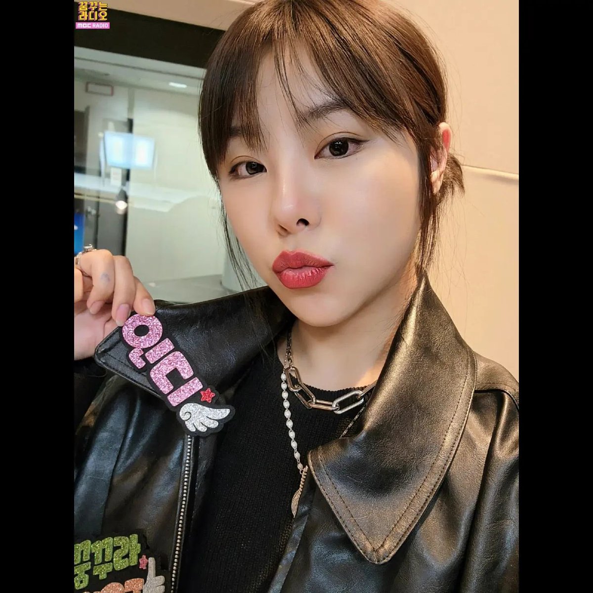bampam_'s tweet photo. InD 고맙고 사랑해💖
YOU DID WELL DJ WHEEIN
#ThankYouInD #WHEEIN #휘인
#인디_고마워요 @THEL1VE_LABEL https://t.co/ZwbBZSPAeS