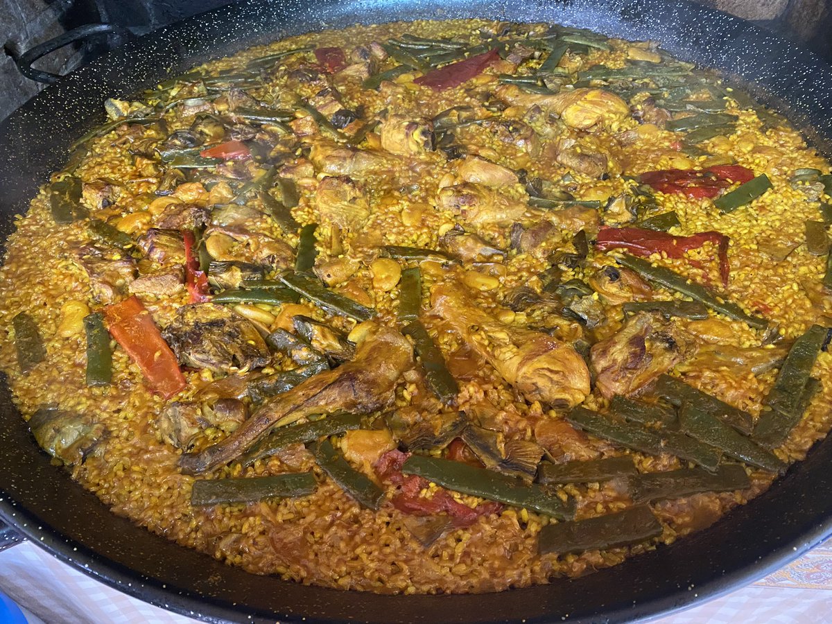vic_pallares's tweet photo. #LaPaellaDeLosDomingos
Sin solución de continuidad, tras las #Fallas2022 y la #Crema22, nuestra 🥘 familiar; @capac11s
Hoy Maridaje internacional (con sello valenciano) #ChozasCarrascal
#WordlHappinessDay2022
#Primavera2022
@vpallaresb1 @carloscp9 https://t.co/QQs8IyhwsY