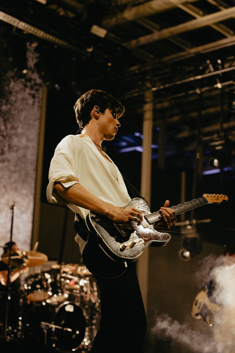 shawposts's tweet photo. shawn mendes <3 https://t.co/32RPxsCI8X