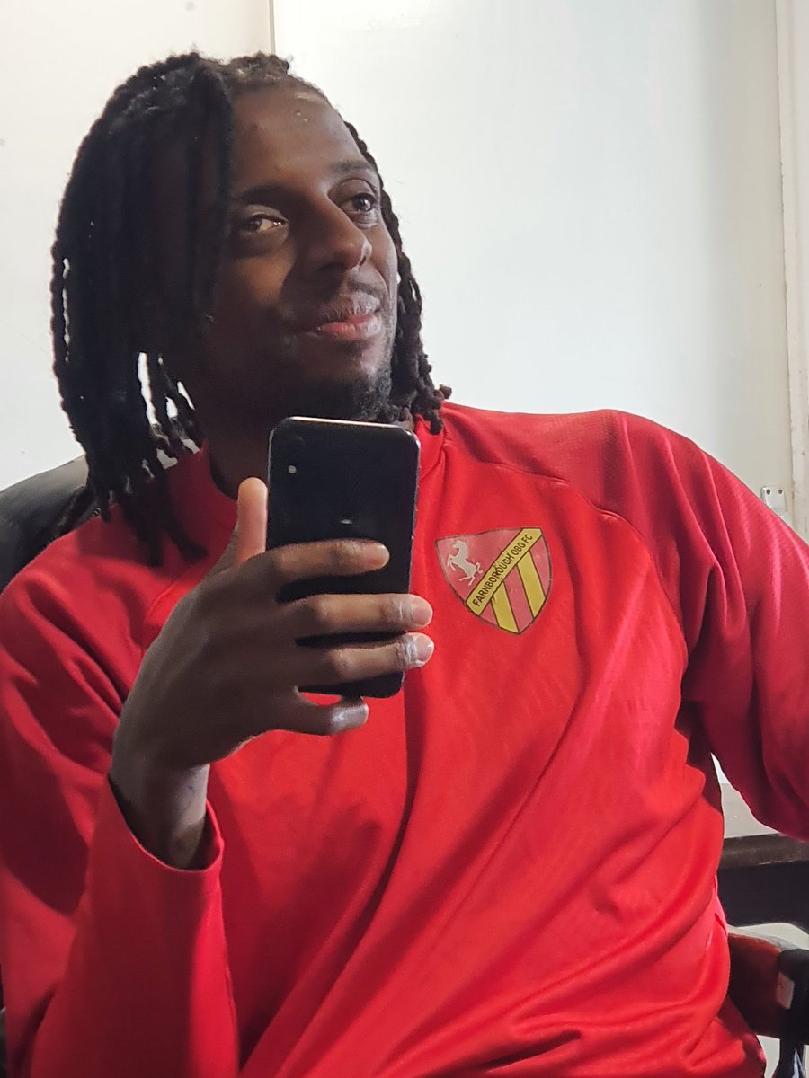 Im sure he had a dons top on earlier 🤔 
<a href="/YoungMadB/">#FreeThePatch</a>