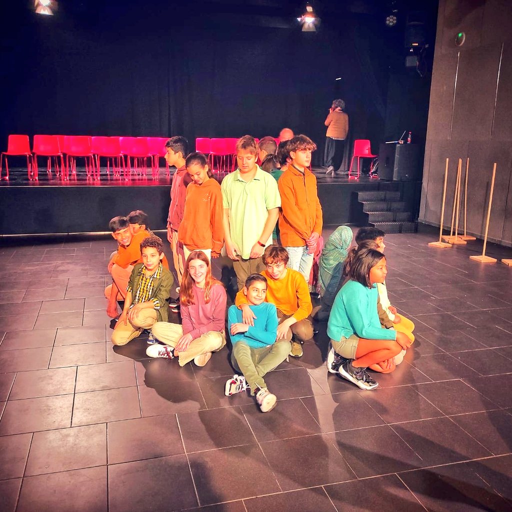 EAnglesola's tweet photo. Avui hem plorat d'emoció al veure l'actuació dels infants de sisè a #LabranzaKids al @CCTomasaCuevas.
L'adaptació de l'obra del @ColectivoLamaj1 és una oda i reconeixement al #MónRural i al #Cultiu de la #Terra.
👏👏👏 https://t.co/XSE3a2SFOz