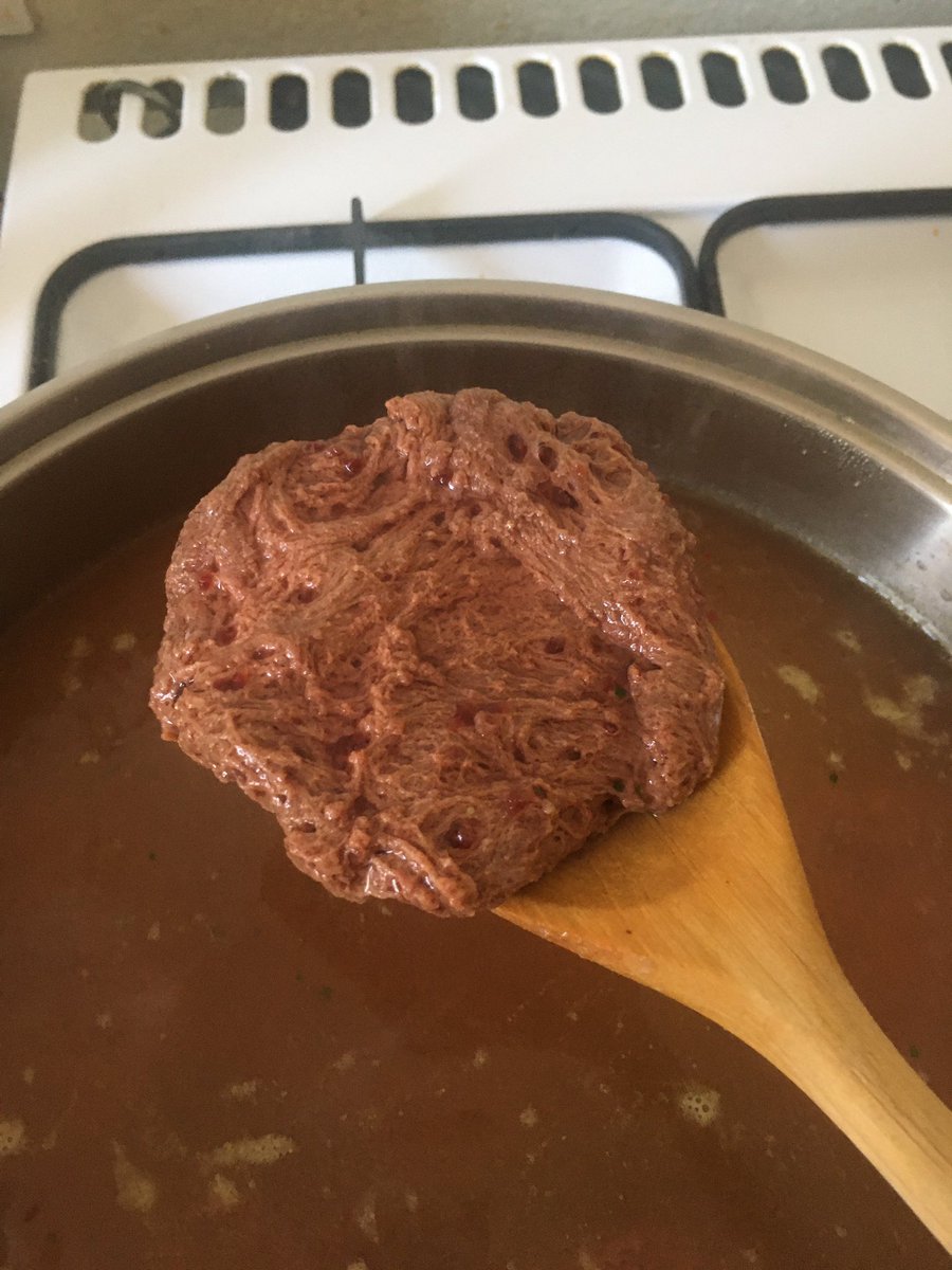 veganaloca's tweet photo. Miren el proceso de mi anvorgesa de seitán antes de hervir, después de hervir y ya que la freí 👌 https://t.co/8UB0bFnDn6