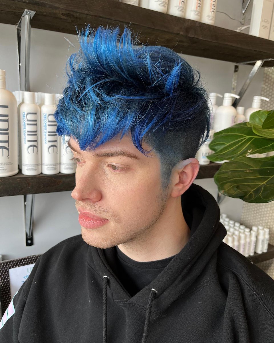 manicpanicnyc's tweet photo. Can't feel blue when you are rocking the perfect cool blue!! Rockabilly blue rocks!!! 💙
(IG: keviinbee )
#manicpanicnyc #manicpanicpro #manicpanic #rockabillyblue #blue #bluehair #bluehairdye #shortbluehair #shorthair #vegan #bluehairinspo #hairtrends https://t.co/0cV1De8cF5