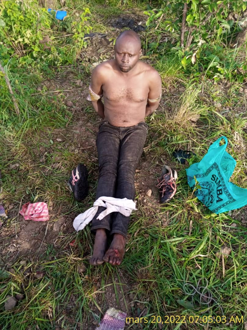 MinembweM's tweet photo. 🔴C'est depuis hier ds la soirée que circulent sur la toile les photos du tristement célèbre mobilisateur des miliciens #Mai_Mai contre les #Banyamulenge, Mr #Naluvumbu_Kibambala, détenu par des inconnus dans la plaine de la #Ruzizi. @Adolphe07393606 @Red_Tabara @Marcelin_Che . https://t.co/0lEjfGX7Fg