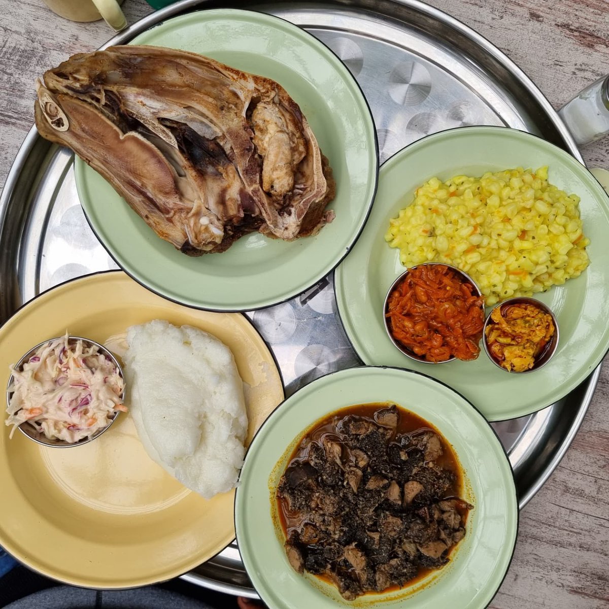 Mr_Ndash's tweet photo. Please join #Ndashfood for our Sunday Pop up at Tubbs Carwash 183 Corlett drive from 12pm till 18:30 pm . You can place your orders for collection on 0630836783 | 0764694343 from 12pm or you can have a sit in enjoy your meal while you get your car washed . #sundaylunch https://t.co/Zicb190f2l