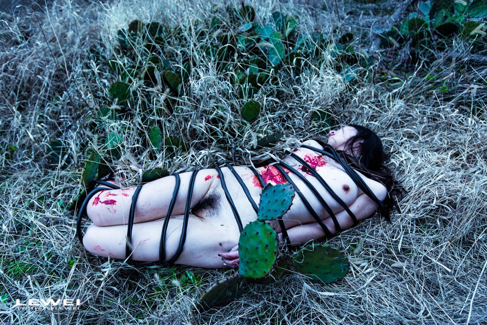 很久没有拍情绪片了(组图2)～
#LEWEI #Bondage #广州约拍 #捆绑 #废墟 #BabyArt #ChinaArt #ChinaBondage
各类主题创作拍摄欢迎私我约拍～
投稿：
@Fengsiyuan
@CikilikeA
@tbzt3623 https://t.co/UrMCmDbS8T