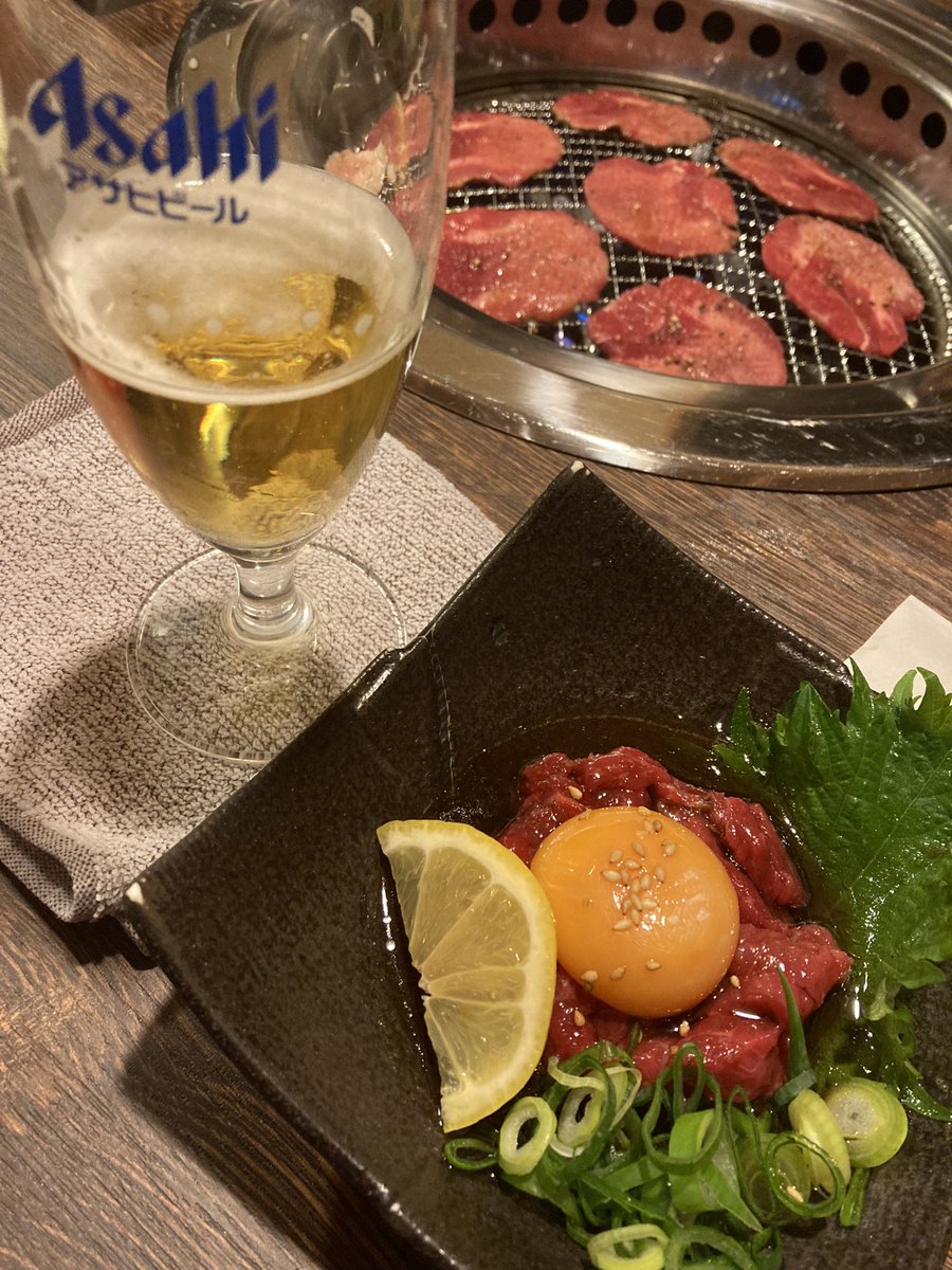 VP_Lipchan's tweet photo. 前祝いしてもろてます🥳
私の好きな焼き肉屋さん！！！！！
お酒辞めてたのに
1杯だけ生小飲も思ったら
案外呑めてビールが進む進む😂🙏🏻
今日だけ🥰💗 https://t.co/Nirt7UClit