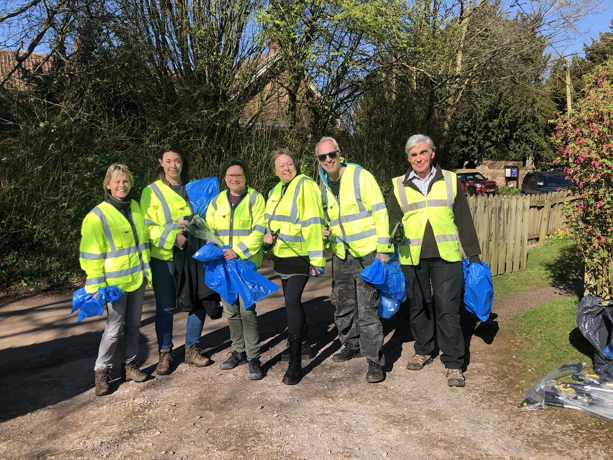 newleafonline's tweet photo. Litterpicking today on @Quantockhills today, unbelievable amount on just one hill. Very satisfying to@pick it all up but rather not have to. #litter #countryside #takelitterhome https://t.co/JS1c8b082j