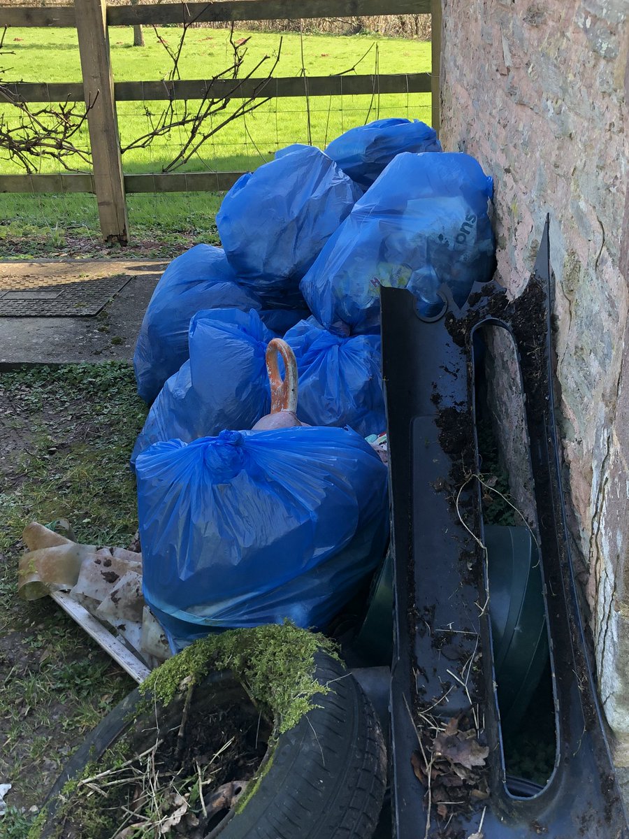 newleafonline's tweet photo. Litterpicking today on @Quantockhills today, unbelievable amount on just one hill. Very satisfying to@pick it all up but rather not have to. #litter #countryside #takelitterhome https://t.co/JS1c8b082j