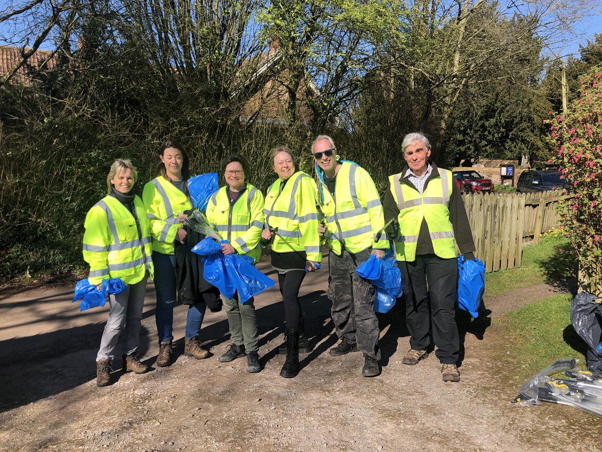 newleafonline's tweet photo. Litterpicking today on @Quantockhills today, unbelievable amount on just one hill. Very satisfying to@pick it all up but rather not have to. #litter #countryside #takelitterhome https://t.co/JS1c8b082j