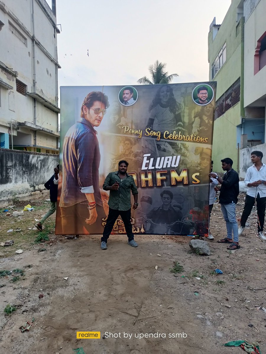 mahesh_ssmb__'s tweet photo. Babulakebabu mahesh babu 
#SarkaruVaariPataa 
@urstrulyMahesh 
@MusicThaman Racha ento chupisthunam 💥🕺 https://t.co/jp6TDZ4ngX