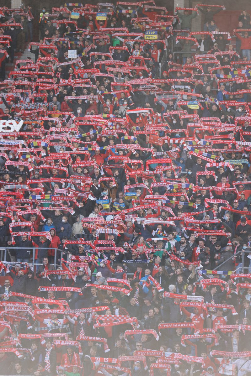 1FSVMainz05's tweet photo. Immernoch geflasht von diesem magischen Nachmittag gestern mit euch. Wir sind stolz euch als Fans zu haben! ❤️ #M05DSC https://t.co/o6ioisUbB2