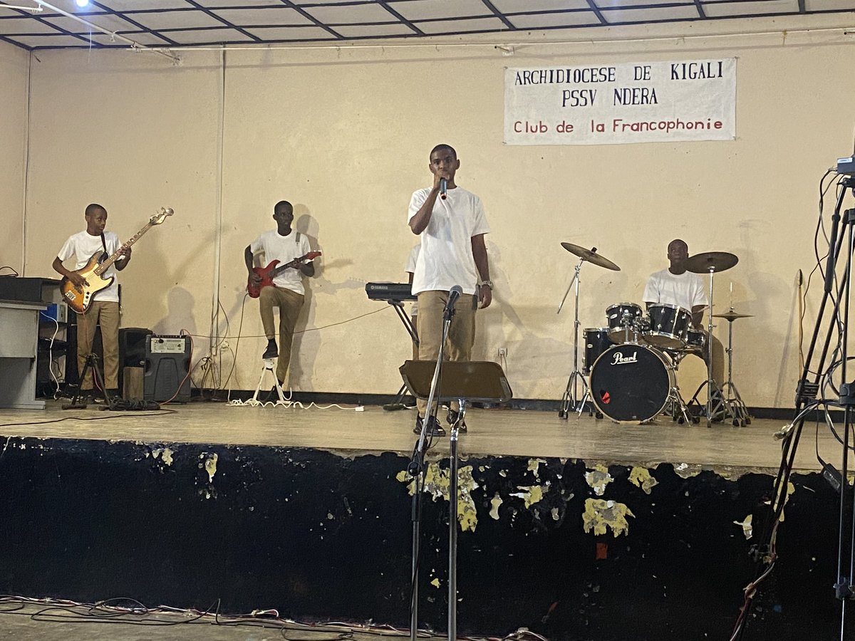 ngomaty's tweet photo. Félicitations pour cette belle initiative, qui inspirera assurément d’autres Petits séminaires et établissements scolaires au Rwanda 🇷🇼

#Francophonie #clubdelafrancophonie #francophonierwanda https://t.co/rrXNjuZ7yp