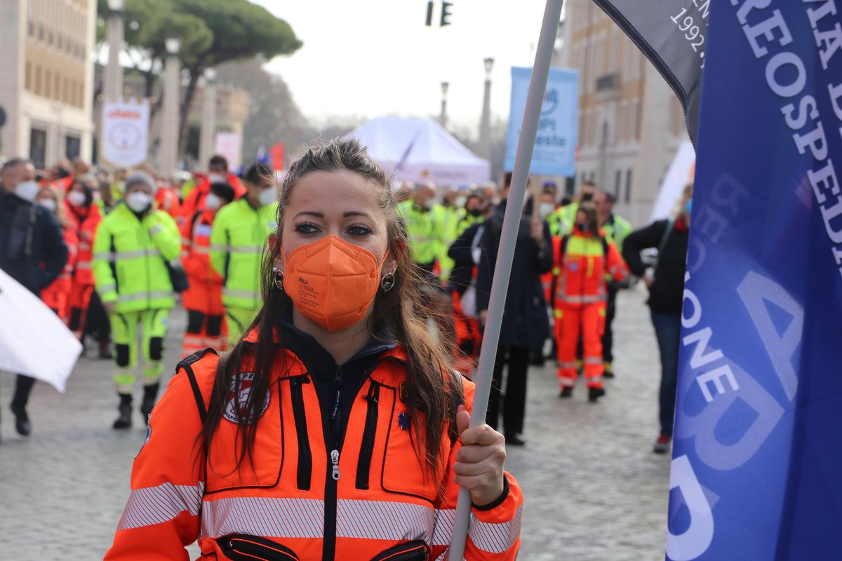 Anpasnazionale's tweet photo. 🧡🧡Tornare in piazza, sotto il segno della pace con il cuore pulsante della sanità di emergenza fuori dagli ospedali e ricordare l'importanza di portare soccorso, a tutti.

#Anpas #trentennale118 Trentennale del 118 
📷 La galleria fotografica https://t.co/62wuPe5QAM https://t.co/OCUSgPWJkY