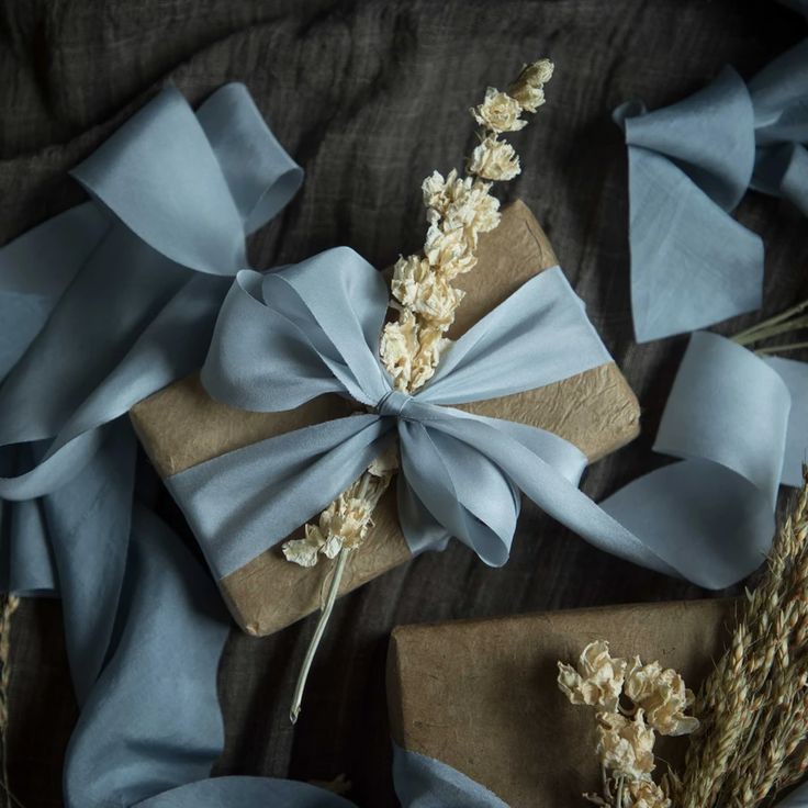 kyutbze's tweet photo. @oxsewhun @krapjoyi Halo sehun hyung dan joy nuna happy wedding semoga langgeng dan bahagia selalu. 💐💙 Maaf kemaren kyu ga bisa dateng jadi pacar kyu aja yang dateng. https://t.co/0bAuJtKVOl