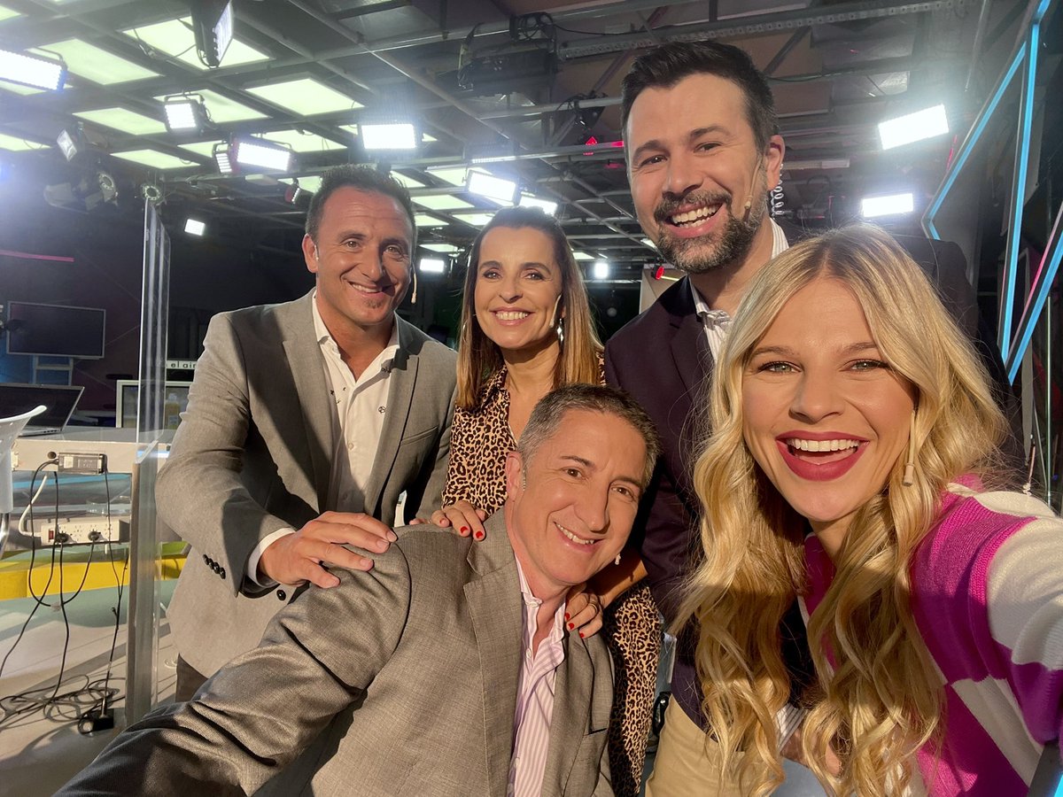 #estefinde se armo la Banda 💘 <a href="/gravep/">Pablo Gravellone</a> <a href="/atilo/">Alex Tilo</a> <a href="/paulagarcia3/">Paula García</a> <a href="/AdrianVenturaTV/">Adrián Ventura</a>  Préndete a <a href="/todonoticias/">TN - Todo Noticias</a> de 7 a 13 🧉☀️